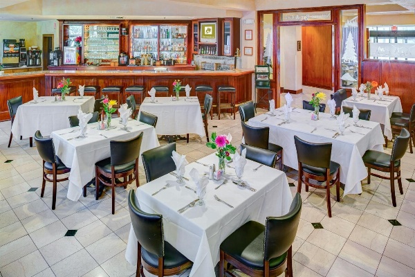 Lake Natoma Inn image 4